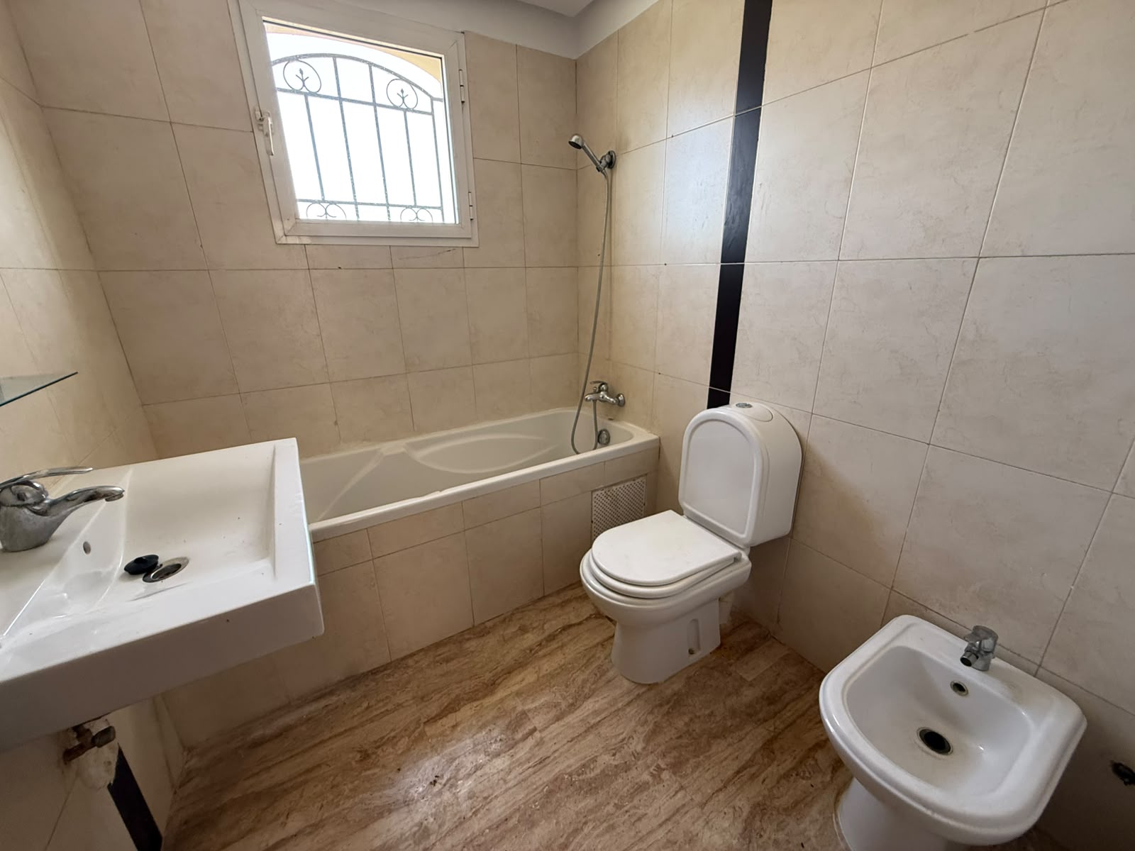Oued Merzeg – Villa à louer dans une résidence sécurisée 3 CH — 3