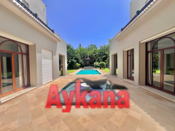 Villa 800 m² à Souissi — 2