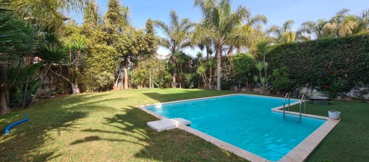 Villa haut standing, grand jardín et piscine.