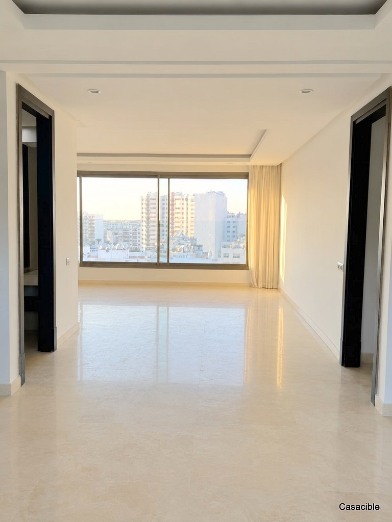 Gauthier: Location appartement vide 3 chambres, balcon.