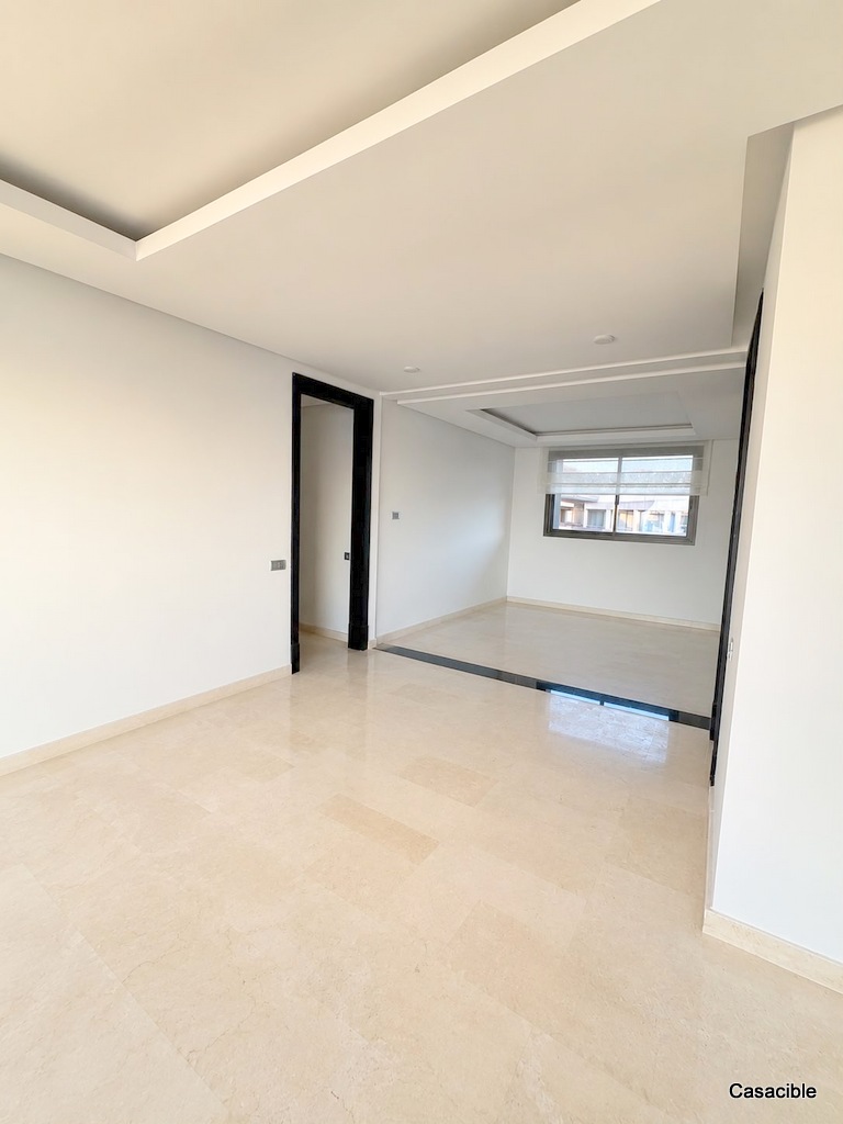 Gauthier: Location appartement vide 3 chambres, balcon. — 2
