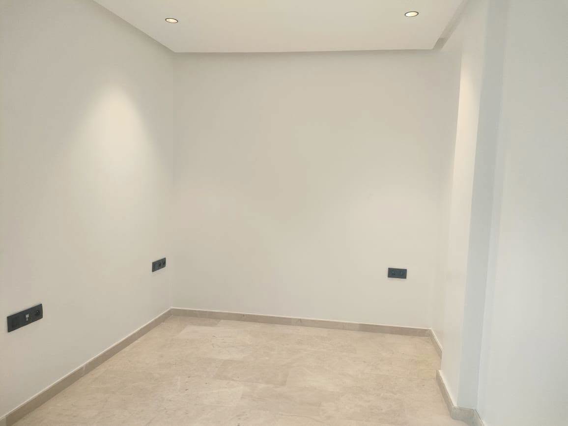 Studio neuf vide 48m² Californie 6300 dh — 5