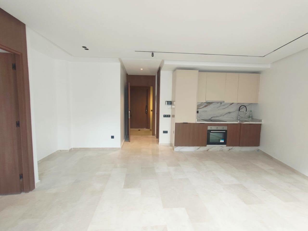 Studio neuf vide 48m² Californie 6300 dh — 3