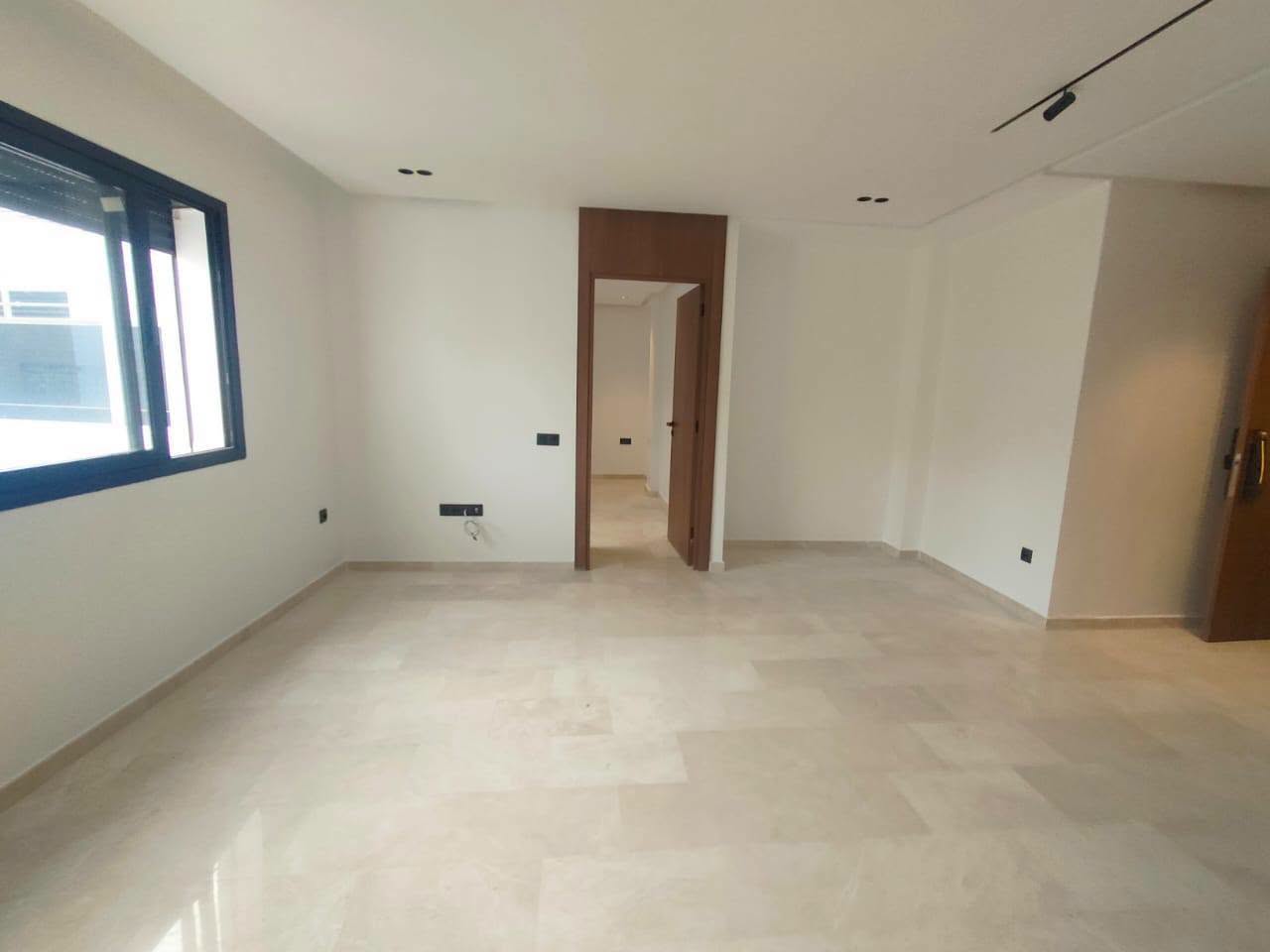 Studio neuf vide 48m² Californie 6300 dh — 4