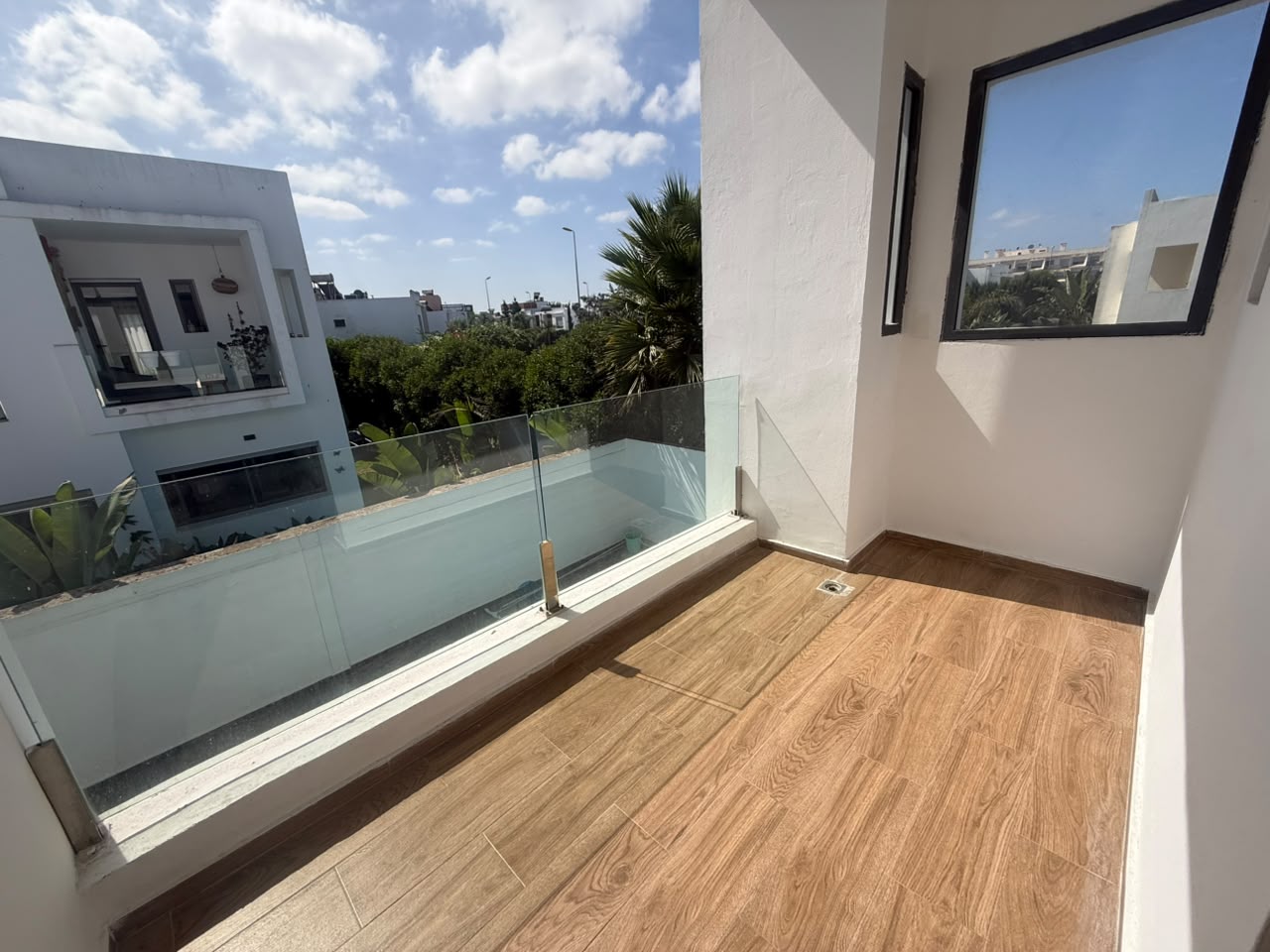 Jolie villa moderne angle et ensoleillée en vente à Dar Bouazza 3 CH — 3