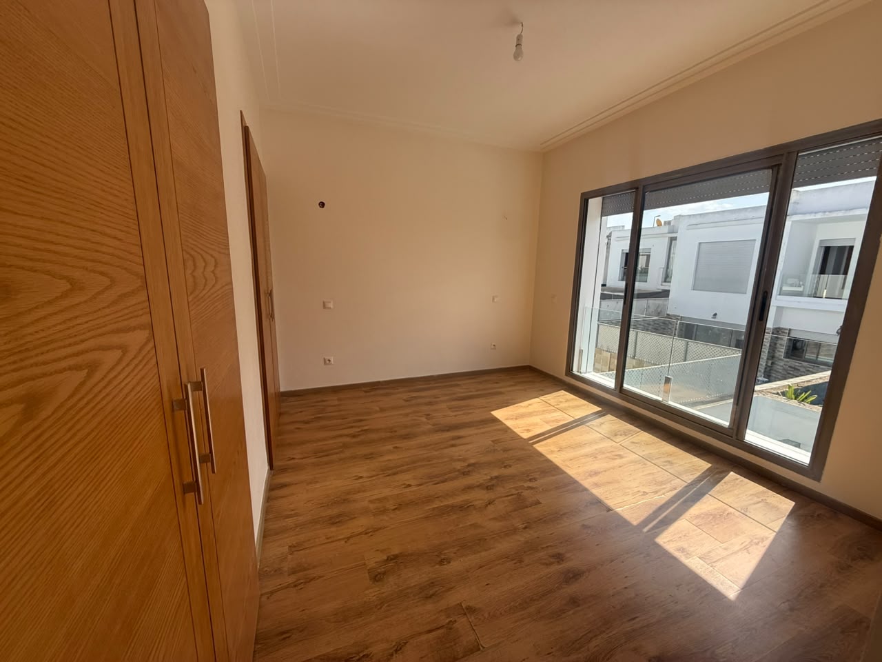 Jolie villa moderne angle et ensoleillée en vente à Dar Bouazza 3 CH — 4